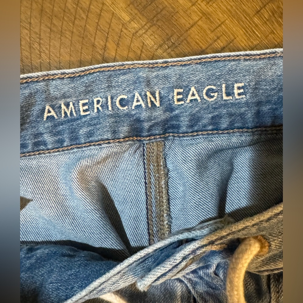 SOLD X POSTED American Eagle High Waisted Light Wash Denim Cargo - Picture 4 of 14
